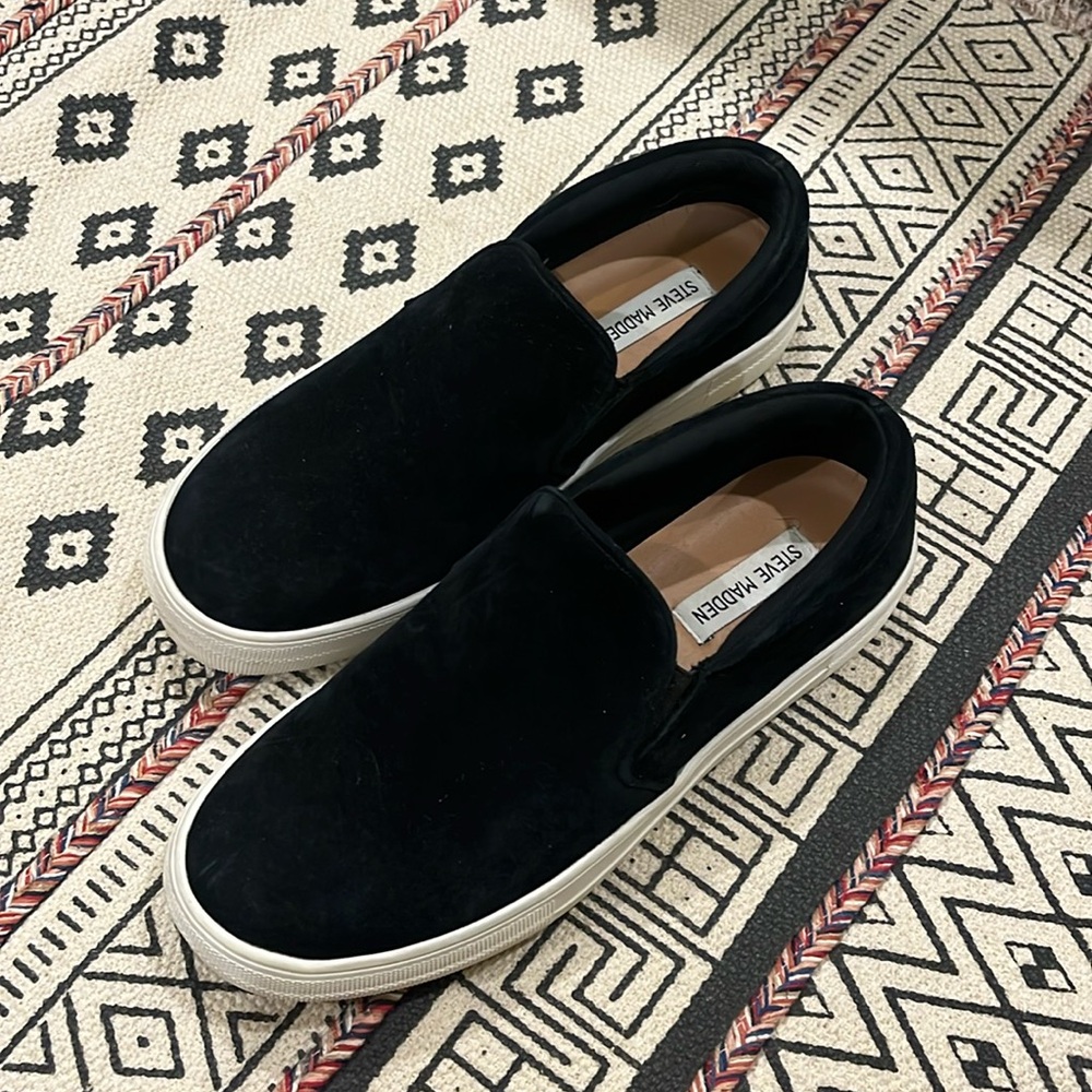 Steve Madden black velvet slip ons